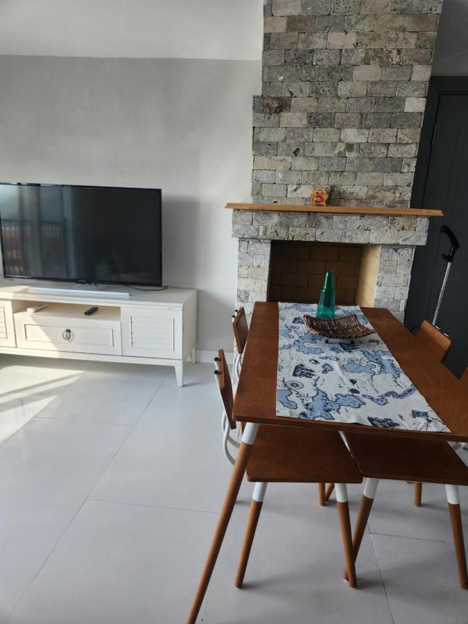 Apartment White Coral House